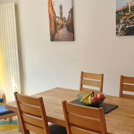 Altido Alluring 3Br Apt Near The Centre With Parking เอดินบะระ ภายนอก รูปภาพ