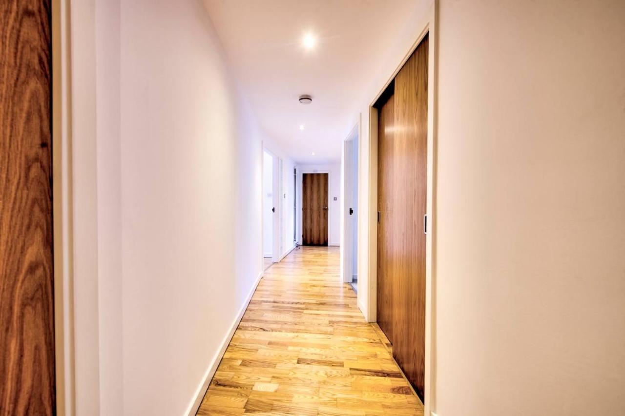 Altido Alluring 3Br Apt Near The Centre With Parking เอดินบะระ ภายนอก รูปภาพ