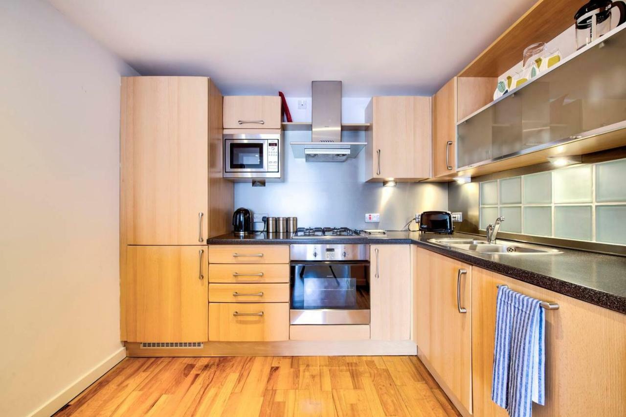 Altido Alluring 3Br Apt Near The Centre With Parking เอดินบะระ ภายนอก รูปภาพ