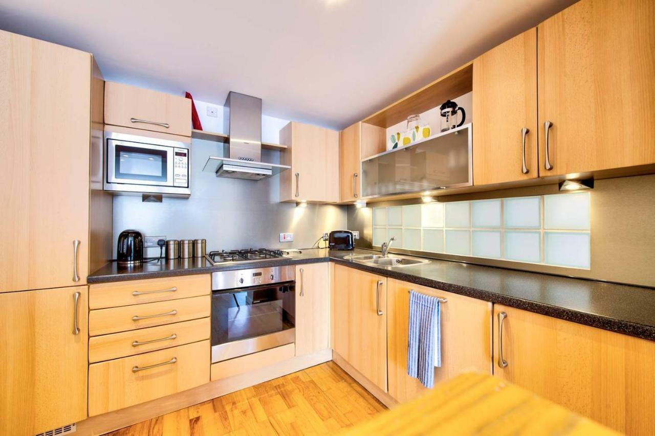 Altido Alluring 3Br Apt Near The Centre With Parking เอดินบะระ ภายนอก รูปภาพ